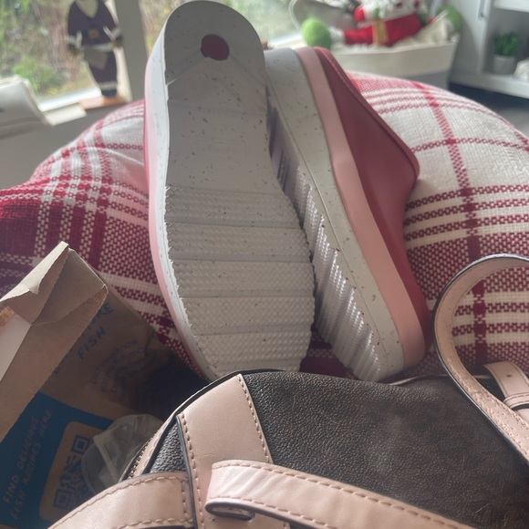 Hunter Women's Red Slip-On Clogs - Picture 3 of 3